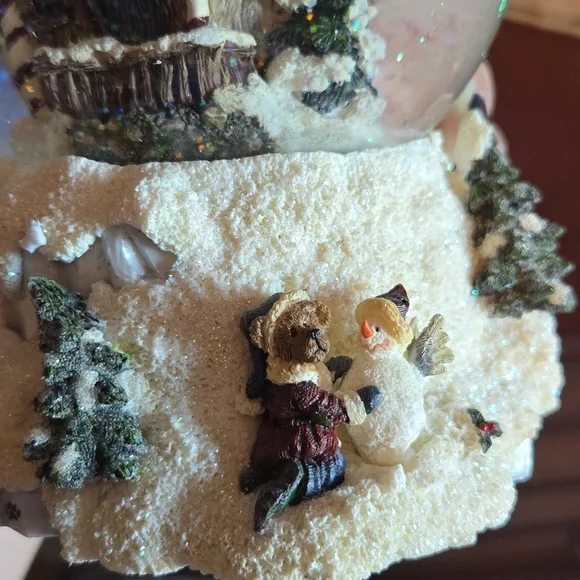 Boyds Bearly Built Snowglobe - Picture 4 of 9